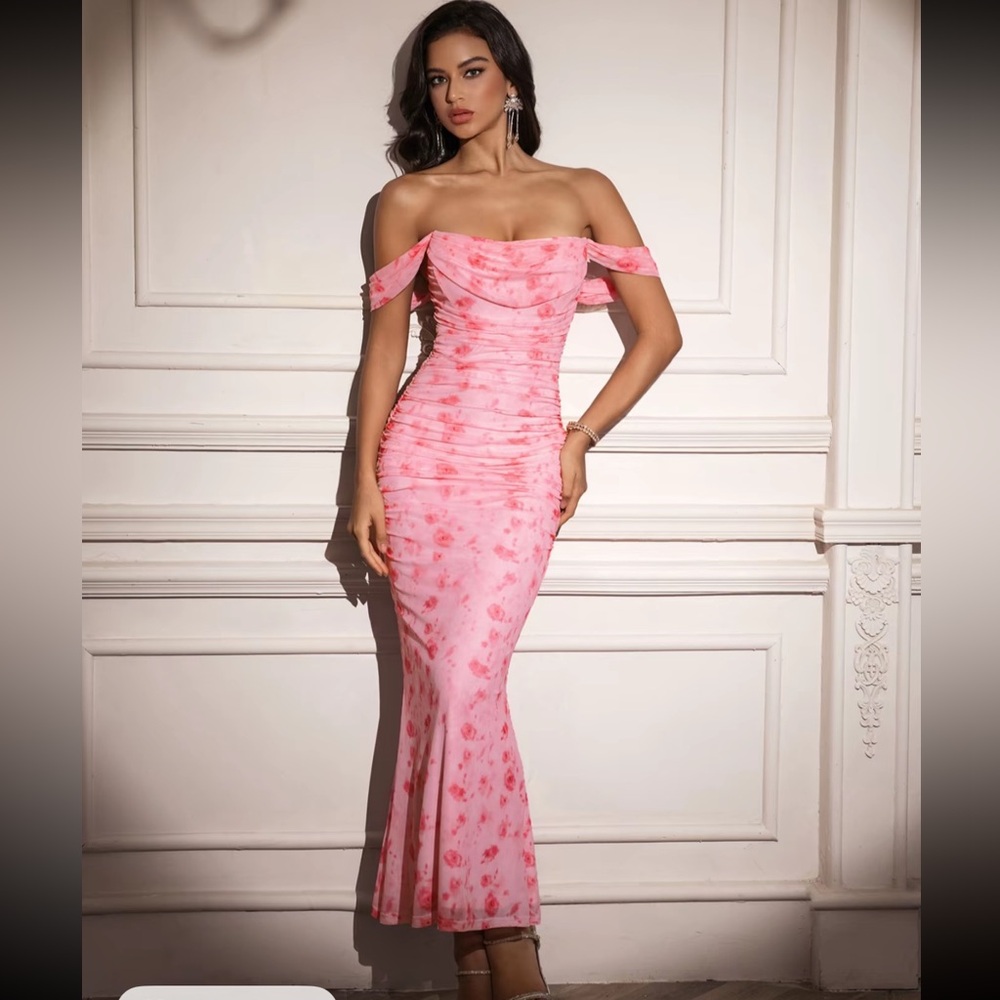 Elegant Pink Off-Shoulder Raunched Dress